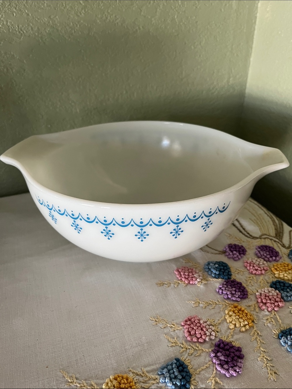 Vintage Pyrex #443 White Mixing Bowl with Blue Snowflake Border